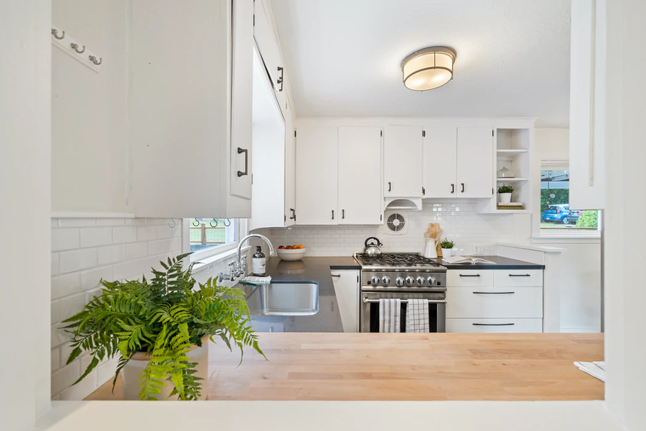 8 Teeny-Tiny Kitchens That Make Small-Space Living Look Good