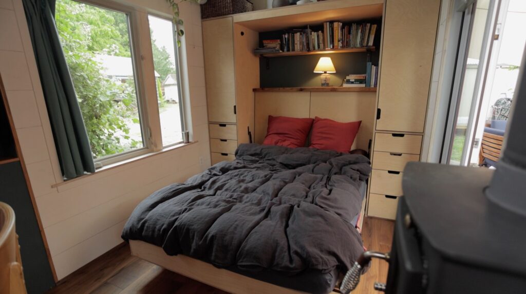 https://tinyhouseexpedition.com/wp-content/uploads/2021/08/tiny-house-murphy-bed-1024x574.jpg