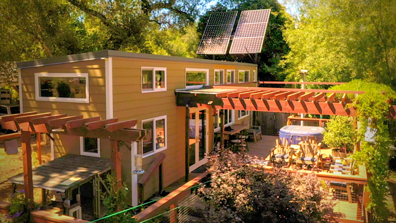 I would love to live in this tiny home and be able to move it where ! Plus  I like the deck on the roof : r/TinyHouses