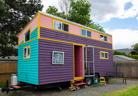 Tiny House Living for College Students, Pros & Cons